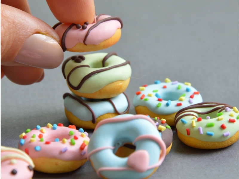 Minyatür Donut Seti 4 Adet – Minyatür Tatlı, Oyuncak Mutfak, Bebek Evi Aksesuarı