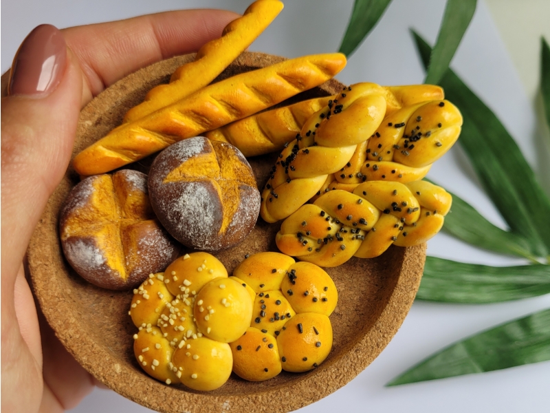 Minyatür Ekmek Seti 4’lü – Oyuncak Mutfak ve Bebek Evi İçin Gerçekçi Mini Yiyecek Aksesuarı