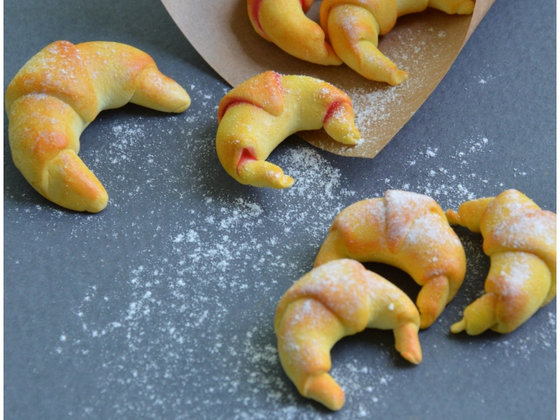 Minyatür Kruvasan Seti 2 Adet – Minyatür Ekmek, Oyuncak Mutfak, Bebek Evi Aksesuarı